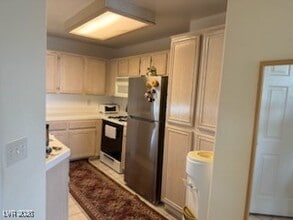 3125 N Buffalo Dr in Las Vegas, NV - Building Photo - Building Photo