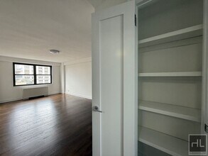 E 16 ST in New York, NY - Building Photo - Building Photo