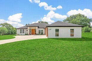 4013 Legend Trl in Granbury, TX - Building Photo