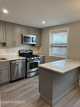 169 Manor Dr in Red Bank, NJ - Building Photo - Building Photo