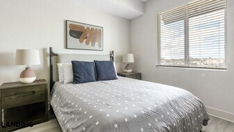 9650 52nd Ave E, Unit 1-402 in Palmetto, FL - Building Photo