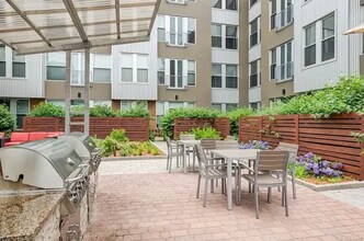 30 Caldwell St in Boston, MA - Foto de edificio - Building Photo