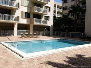 1665 Bay Rd-Unit -419 in Miami Beach, FL - Building Photo - Building Photo