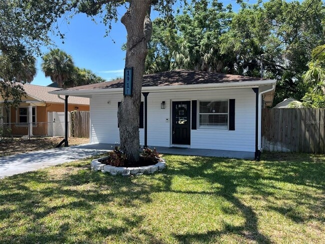 property at 1917 W Cherry St