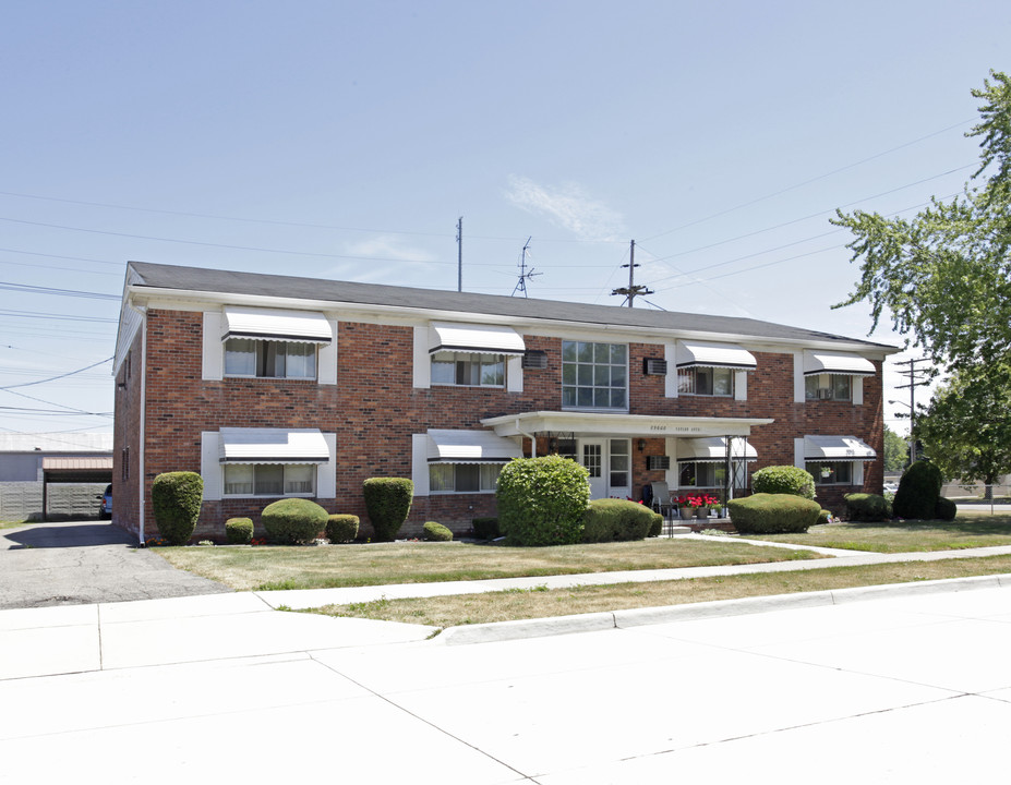 Taylor Street in St. Clair Shores, MI - Building Photo