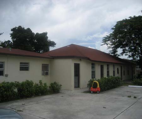 203 NE 3rd St in Hallandale Beach, FL - Building Photo