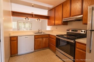 439 Alberto Way in Los Gatos, CA - Building Photo - Building Photo