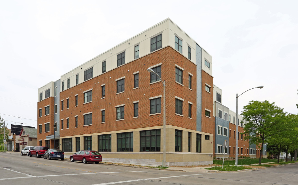 Maskani Place in Milwaukee, WI - Building Photo