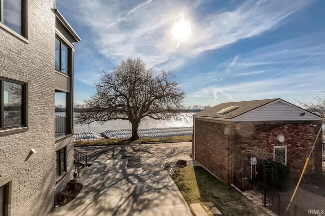 110 E Water St in Newburgh, IN - Building Photo - Building Photo