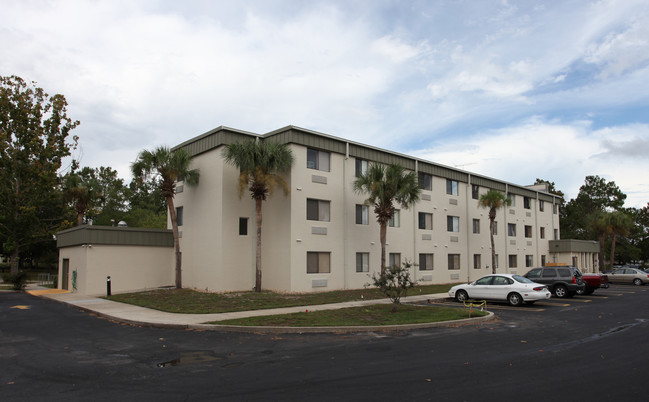 Barry Manor in Palatka, FL - Building Photo - Building Photo