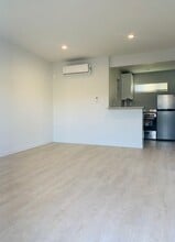 The Century Village (9910 S Village Dr) in Inglewood, CA - Foto de edificio - Interior Photo