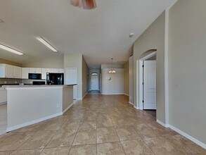 8415 Canterbury Lake Blvd in Tampa, FL - Building Photo - Building Photo