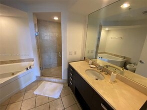 18201 Collins Ave, Unit 708 in Sunny Isles Beach, FL - Building Photo - Building Photo