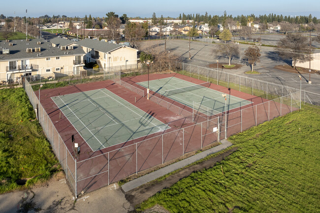 Capistrano Towne Homes in Fresno, CA - Building Photo - Building Photo