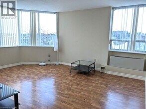 3227 King St E in Kitchener, ON - Building Photo - Building Photo