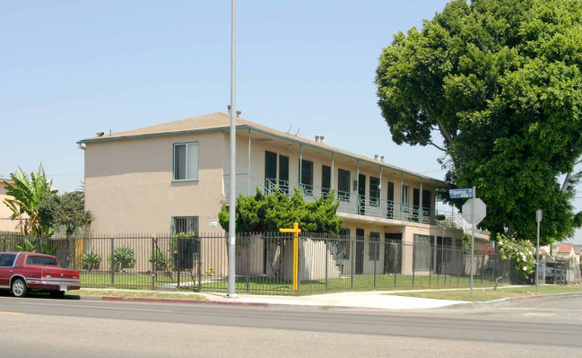 10424 S Figueroa St in Los Angeles, CA - Building Photo - Building Photo