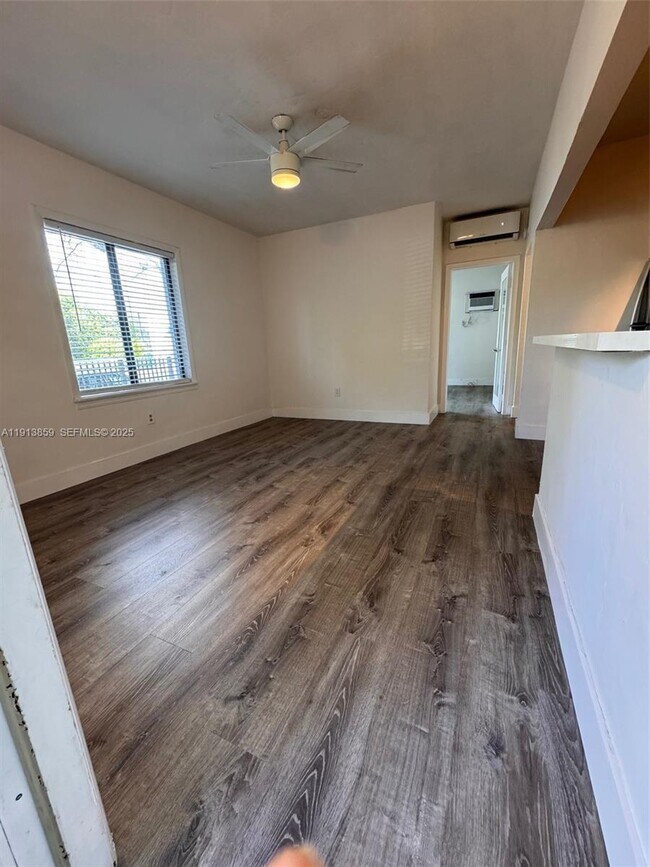 570 NE 69th St in Miami, FL - Building Photo - Building Photo