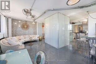 665 Kennedy Rd in Toronto, ON - Building Photo