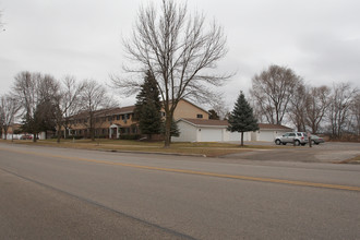 The Meadows in West Bend, WI - Foto de edificio - Building Photo