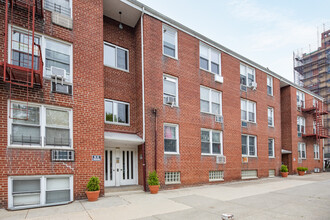 13405 Dahlia Ave in Flushing, NY - Building Photo - Building Photo