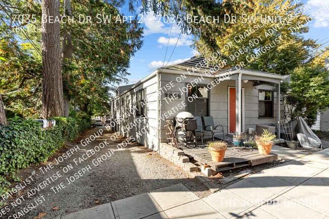 7035 Beach Dr SW
