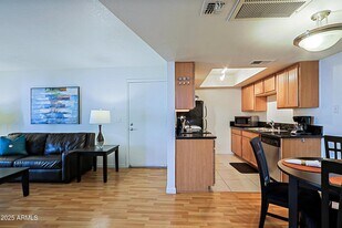 740 W Elm St in Phoenix, AZ - Building Photo