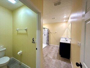 3528 Loggerhead Ln in Mims, FL - Foto de edificio - Building Photo