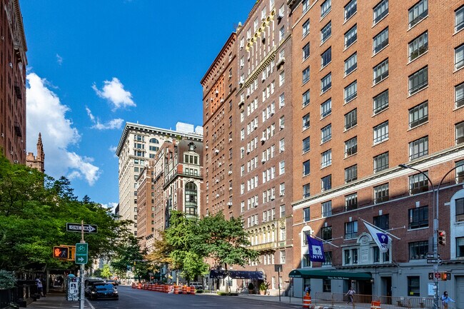 41 Fifth Ave in New York, NY - Foto de edificio - Building Photo