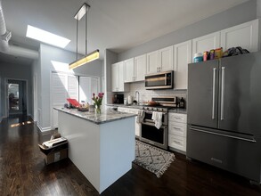 1218 N Wood St, Unit 3 in Chicago, IL - Building Photo - Building Photo