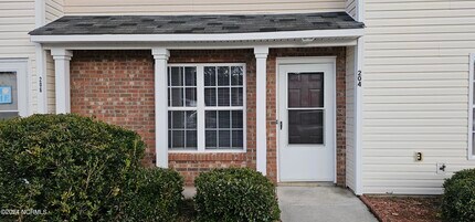 204 Fairwood Ct in Jacksonville, NC - Building Photo - Building Photo