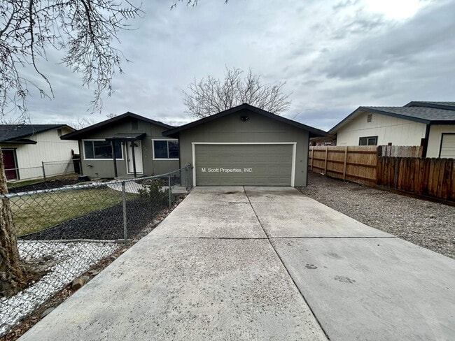 property at 925 Opalite Dr