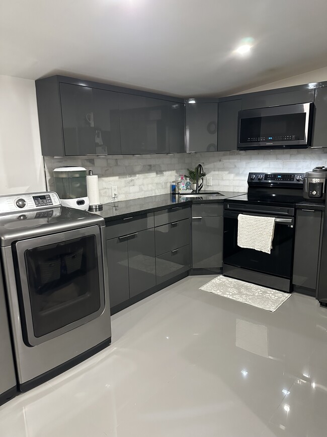 1212 E River Dr in Margate, FL - Building Photo - Building Photo