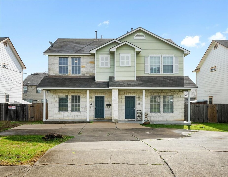 7513 Lazy Creek Dr in Austin, TX - Building Photo