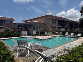 845 Augusta Dr in Houston, TX - Building Photo - Building Photo