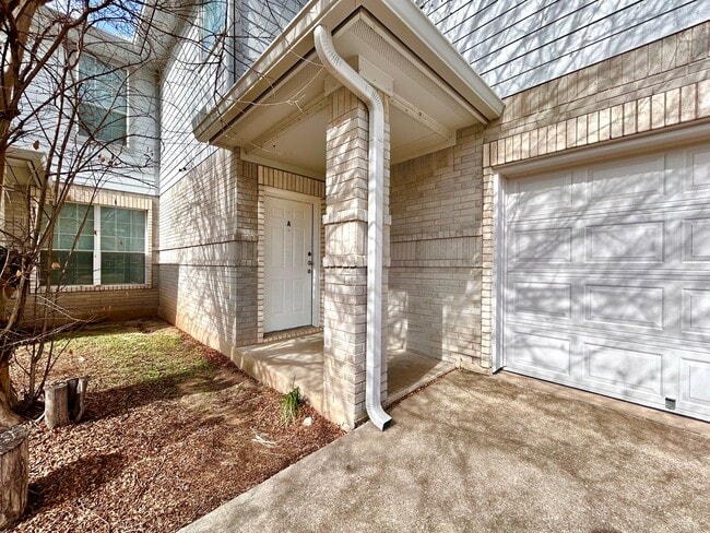 5716 West Gate Blvd in Austin, TX - Building Photo - Building Photo