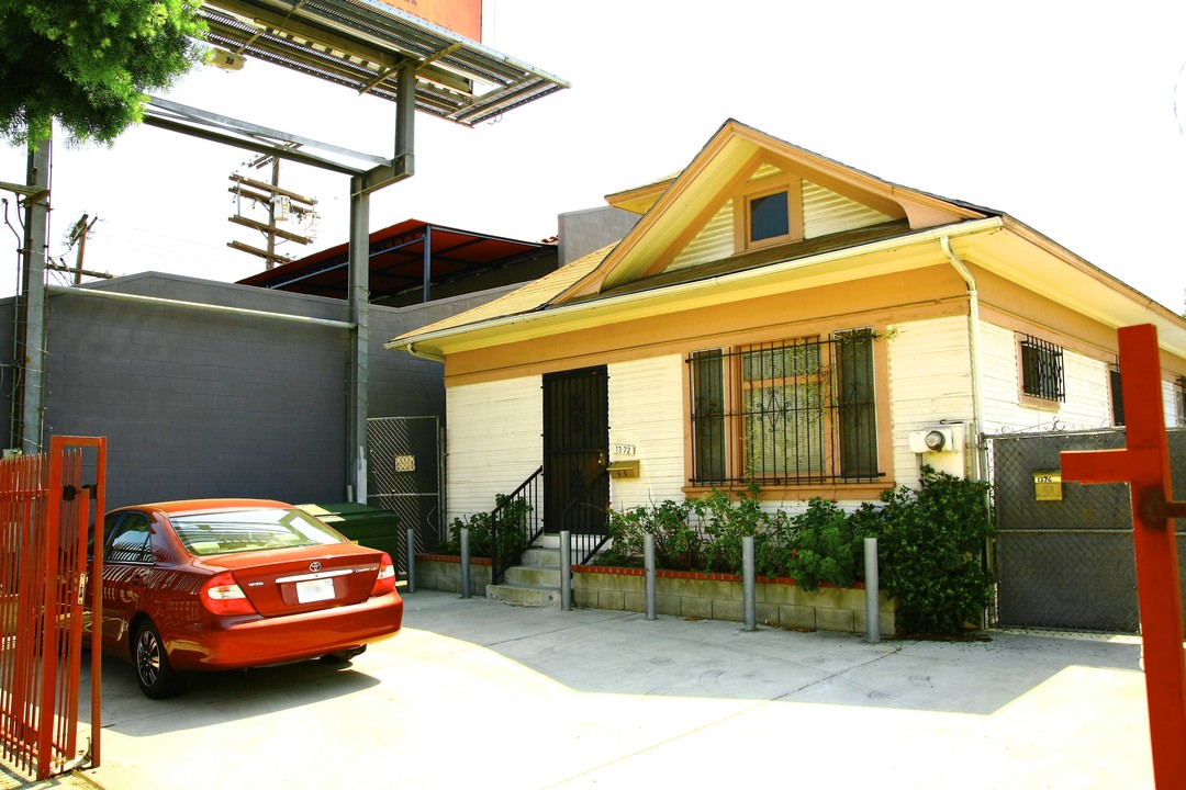 1372 E Washington Blvd in Los Angeles, CA - Building Photo