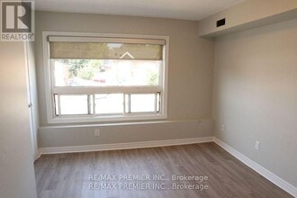 1657 Weston Rd in Toronto, ON - Building Photo - Building Photo