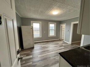 15 Sylvan Ave, Unit 3 in Waterbury, CT - Building Photo - Building Photo