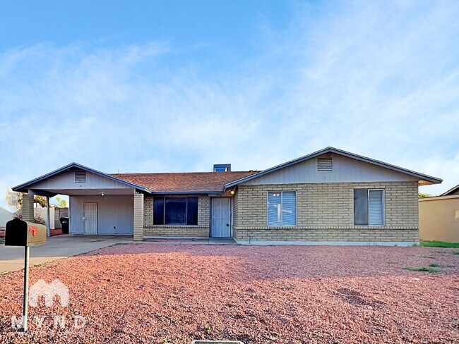 property at 1916 E Ardmore Dr