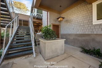 2045 Seaview Ave in Del Mar, CA - Building Photo - Building Photo