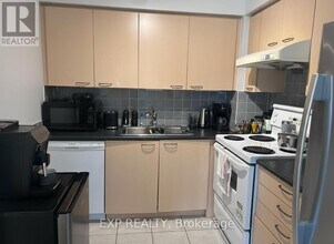 2 Clairtrell Rd in Toronto, ON - Building Photo - Building Photo