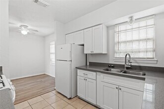 10602 Rosehaven Dr in Houston, TX - Building Photo - Building Photo