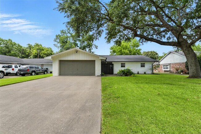 4814 Warm Springs Rd in Houston, TX - Building Photo - Building Photo