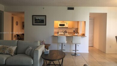 2025 Lavers Cir in Delray Beach, FL - Building Photo - Building Photo