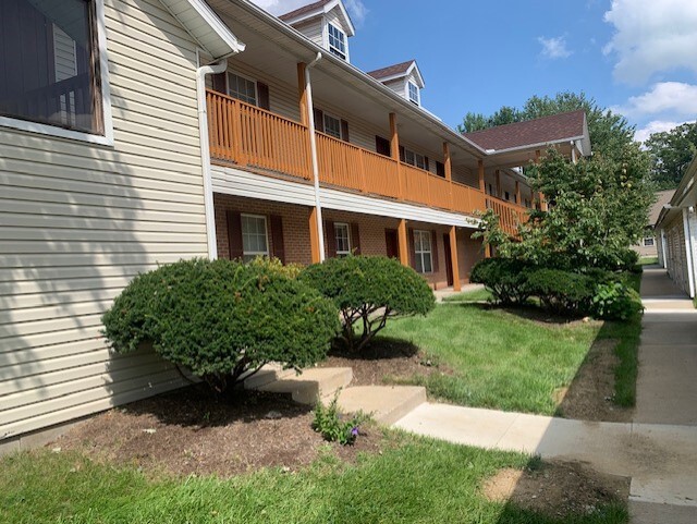 Wrens Trail Garden Apartments in Stow, OH - Foto de edificio