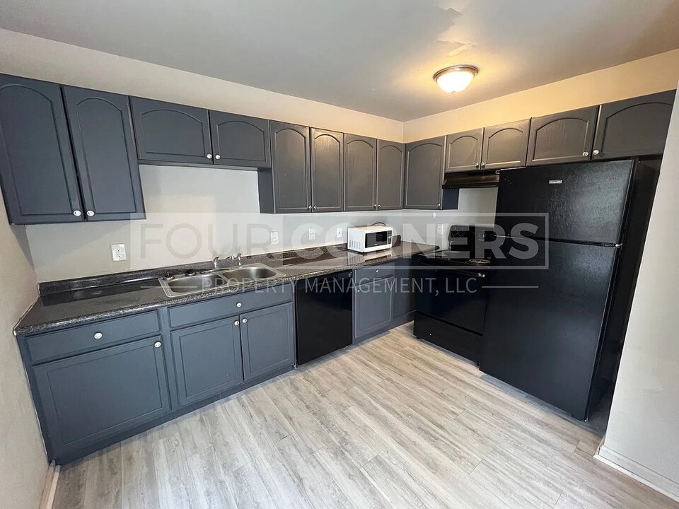 Room in Apartment on Beck St in Greensboro, NC - Building Photo