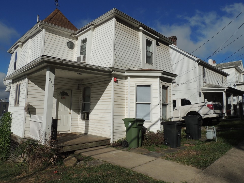 Sunnyside Area of WVU in Morgantown, WV - Building Photo