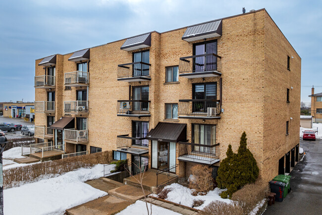 7765 Maurice-Duplessis Boul in Montréal, QC - Building Photo - Building Photo