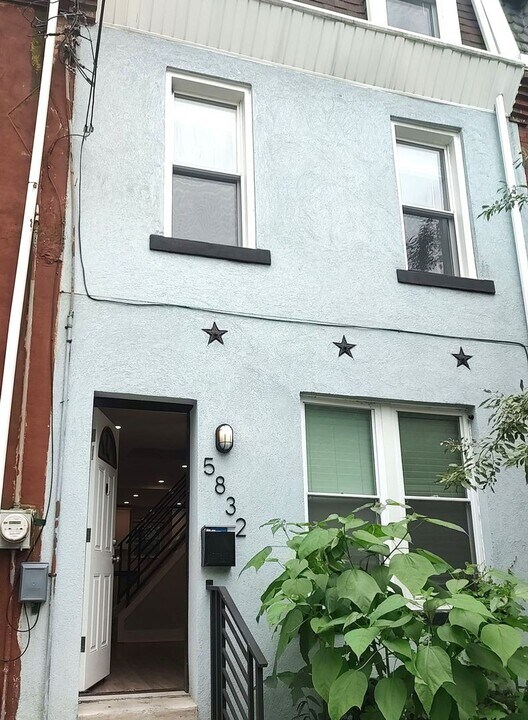 5832 Knox St in Philadelphia, PA - Building Photo