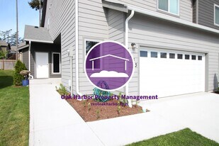 1721 SW Cooper Way in Oak Harbor, WA - Building Photo